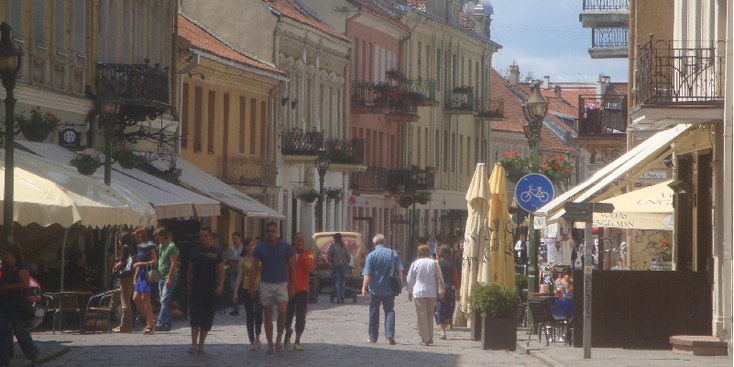 Vilniaus-Gatve-winkelstraat-shopping-Kaunas-Litouwen