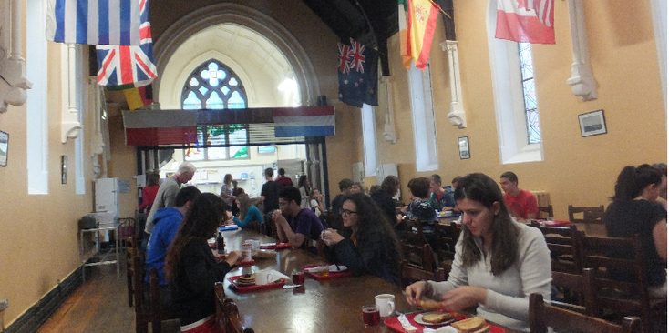 Dublin-Int-L-Youth-Hostel-lunchzaal-ontbijtzaal-kerk-Ierland