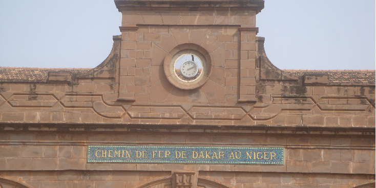 Bamako-stations-klok-gebouw-Mali-Chemin-Dakar