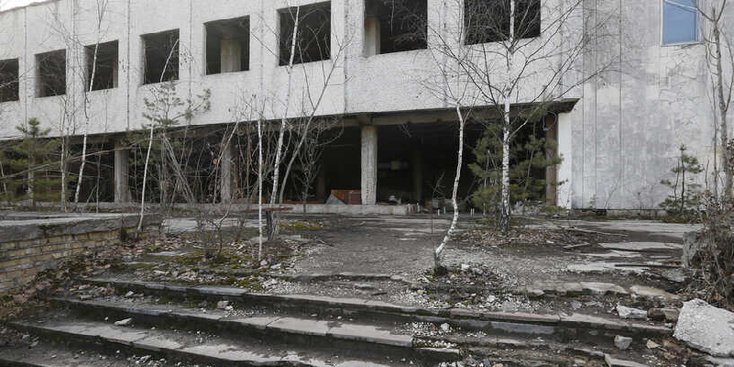 Prypyat-Tsjernobyl-spookstad-trappen-ruïne-gebouw-ramp-nucleaire-Oekraïne