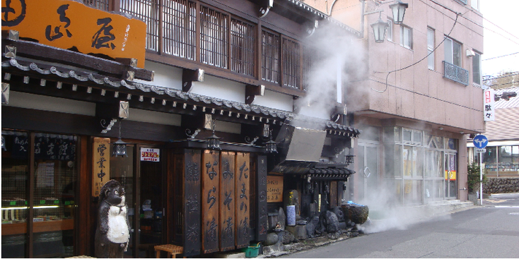 Kusatsu-onsen-stoom-heetwater-houten-huizen-Japan