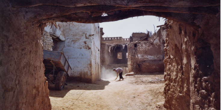 Al-Qasr-Dakhla-middeleeuws-oase-Mut-lemen-huizen-straatleven-poort-oase-Egypte