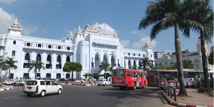 Yangon-Rangoon-Immigratie-bureau-bus-Myanmar-Birma