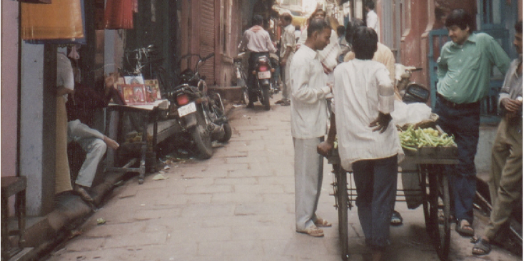 Varanasi-straat-verkoop-eetstal-India