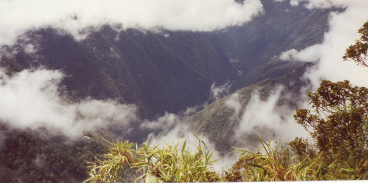 Inca-Trail-bergen-mist-Machu-Pichu-Peru