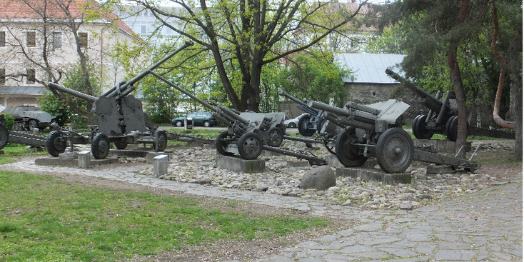 Banska-Bystrica-artillerie-Duits-nazi-WW2-park-Slowakije