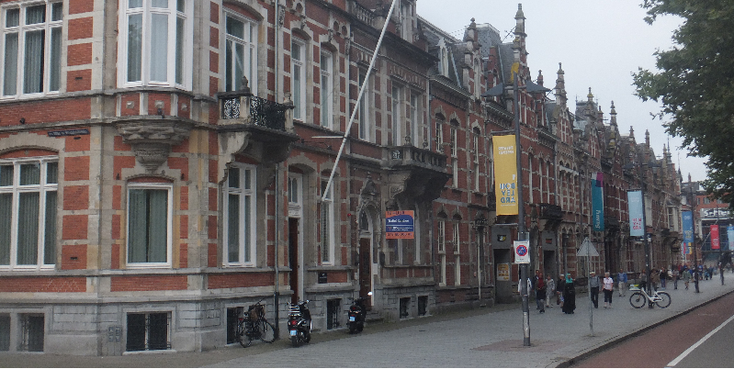 Centraal-Station-Den-Bosch-sHertogenbosch-CS-treinstation-Nederland