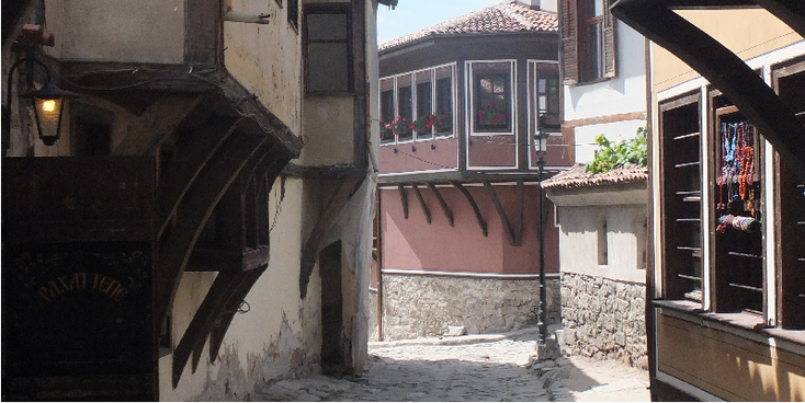 Plovdiv-historisch-centrum-straatjes-smal-Bulgarije