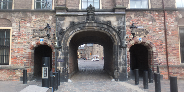 Binnenhof-Buitenhof-poort-Den-Haag-Parlement-Regering-Nederland