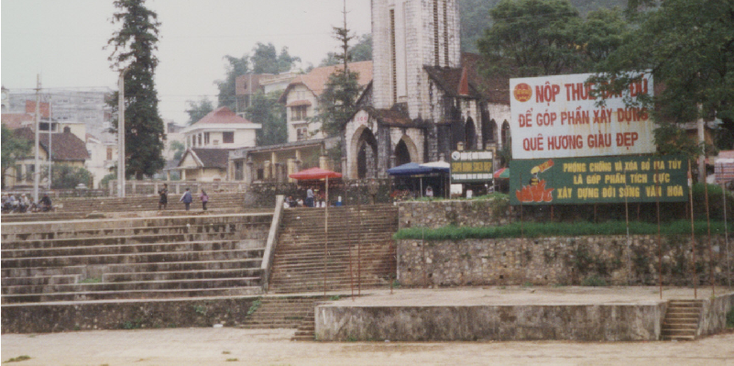 Sapa-voetbalveld-kerk-marktplein-Vietnam