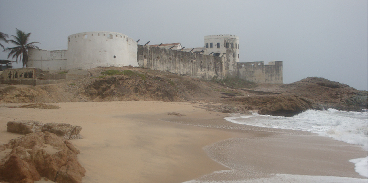 George-Sint-Cape-Coast-slavenforten-Ghana-Goudkust-kanonnen-fort-kanon-strand