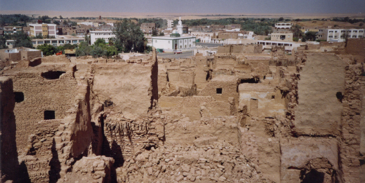 Al-Qasr-middeleeuws-oase-pers-mudbrick-lemen-Mut-Dahkla-Egypte