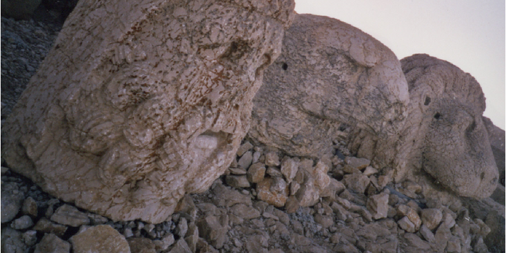 Nemrut-berg-hoofden-Koning-adelaar-Karadut-Turkije