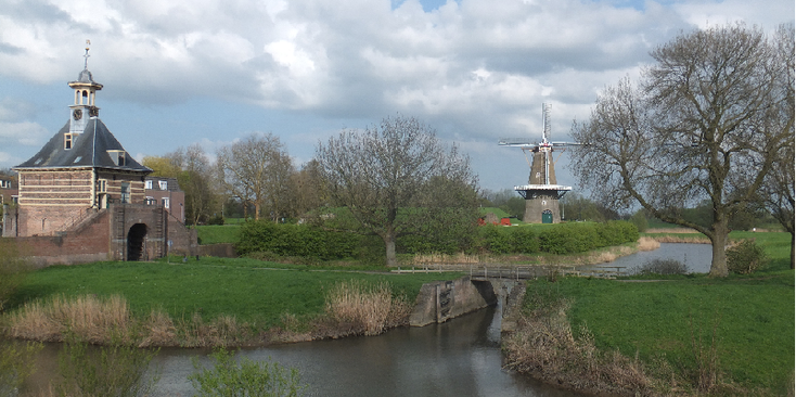 Woudrichem-poort-molen-Nederland