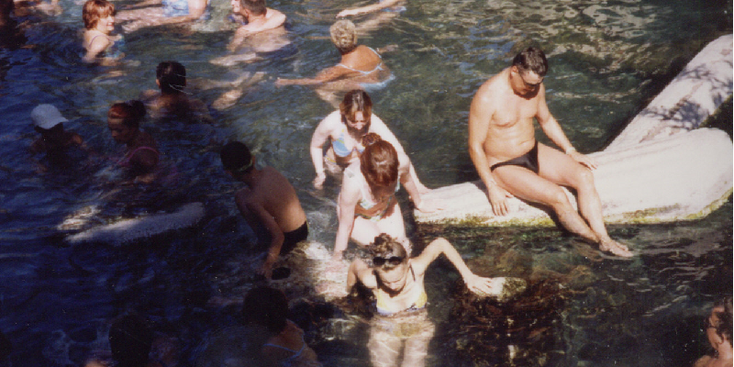 Hierapolis-Roman-Pillars-Swimminpool-Turkey