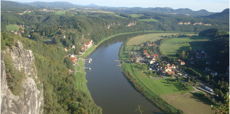 Bastei-Elbe-rivier-uitzicht-Dresden-Natuurpark-Duitsland