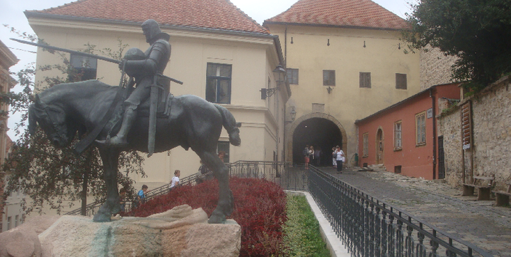 Zagreb-stenen-poort-monument-beeld-paard-Kroatië