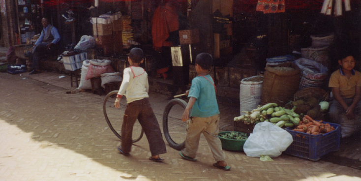 Bhaktapur-Streetlife-Tire-Nepal
