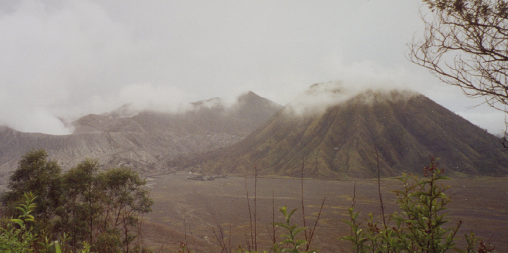 Bromo-vulkaan-Java-Indonesië-mist-sunset-tour