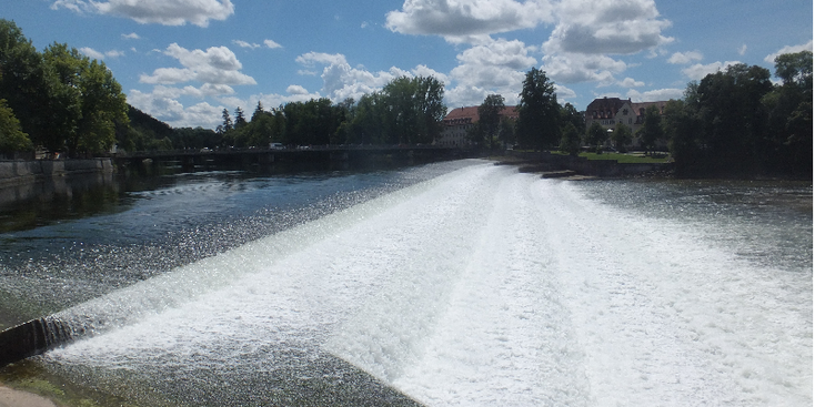 Landsberg-am-Lech-stroming-versnelling-water-rivier-kerk-Duitsland