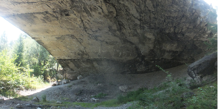 Muhldorfer-Hart-bos-concentratiekamp-betonnen-boog-Weingut-vliegtuig-fabrieks-complex-WW2-nazi-Muhldorf-Duitsland