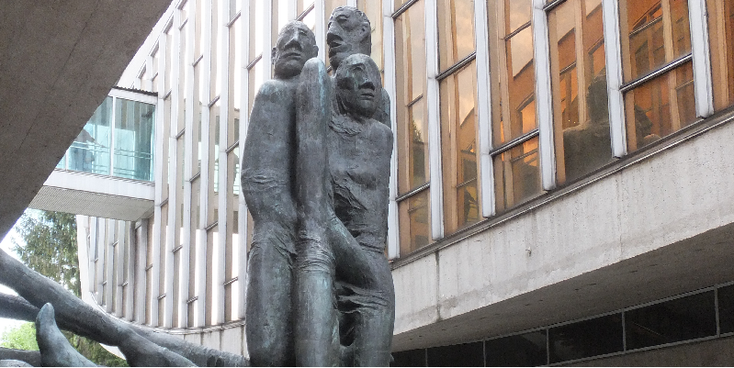 Banska-Bystrica-opstandingsmuseum-eeuwige-vlam-monument-Slowakije