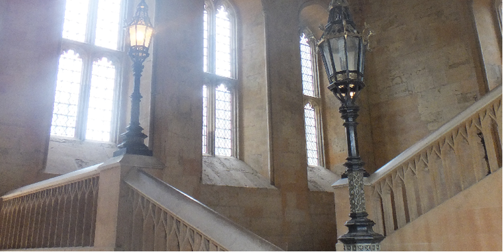 Oxford-universiteit-trappenhuis-lantaarns-Engeland