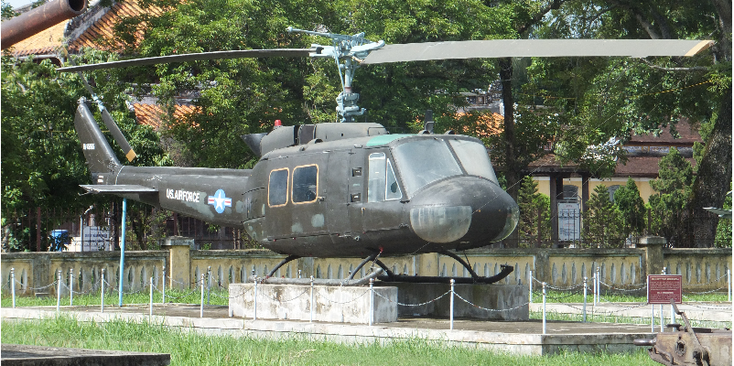 Hue-citadel-Huey-helicopter-symbool-Vietnamoorlog-Amerikaans-Vietnam