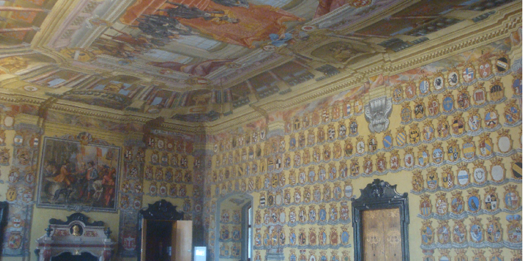 Landhaus-museum-Klagenfurt-beschilderde-muren-wand-schilden-Oostenrijk