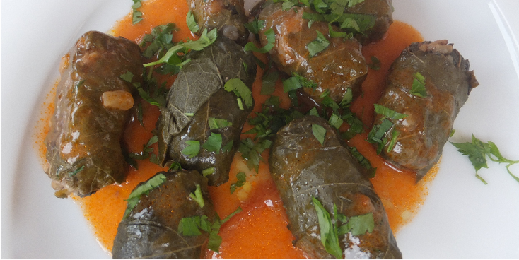 Dolma-gerecht-rijst-grapevine-blad-kruiden-Albanië