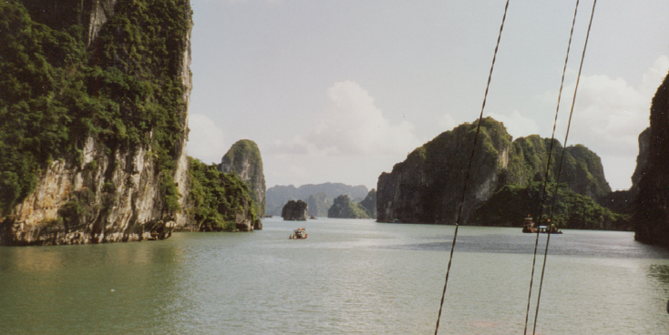 Halong-Bay-Cat-Ba-National-Park-Karst-rotsen-bergen-Vietnam