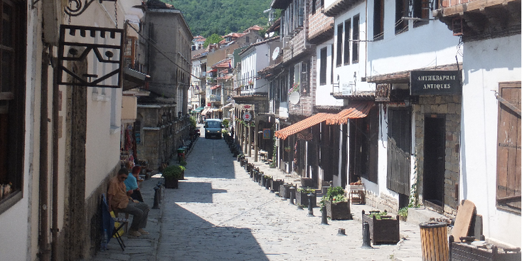 Veliko-Tarnovo-Varosha-wijk-oude-Bazaar-straat-Samovodska-Charshia-Bulgarije
