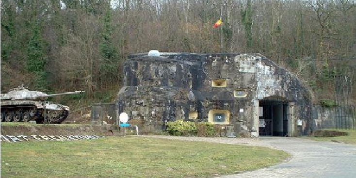 Eben-Emael-fort-WW2-tank-ingang-België