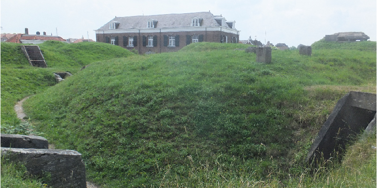 Willemstad-vestingstad-kazerne-bunker-wallen-waterlinie-Nederland