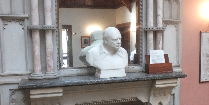 Bletchley-buste-Winston-Churchill-spiegel-Engeland