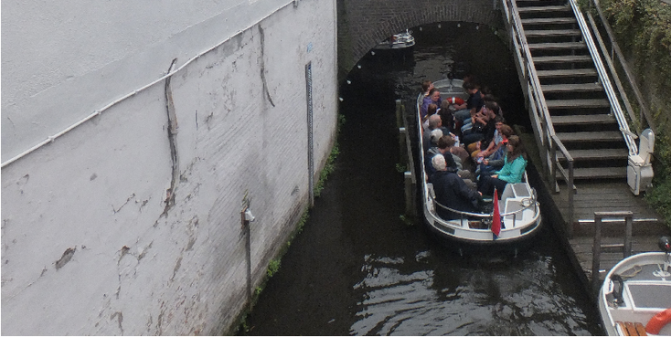 Rondvaart-grachten-boot-Den-Bosch-sHertogenbosch-Nederland