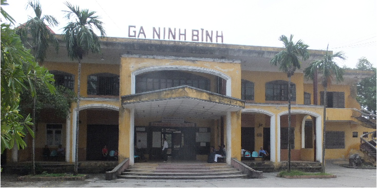Ga-Ninh-Binh-Trainstation-Vietnam