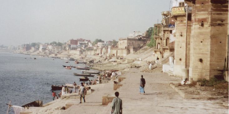 Varanasi-Ghat-Ganges-rivier-oever-heilig-India
