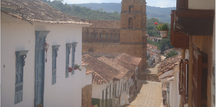 Barichara-Colombia-dorp-koloniaal-straatleven-kerk
