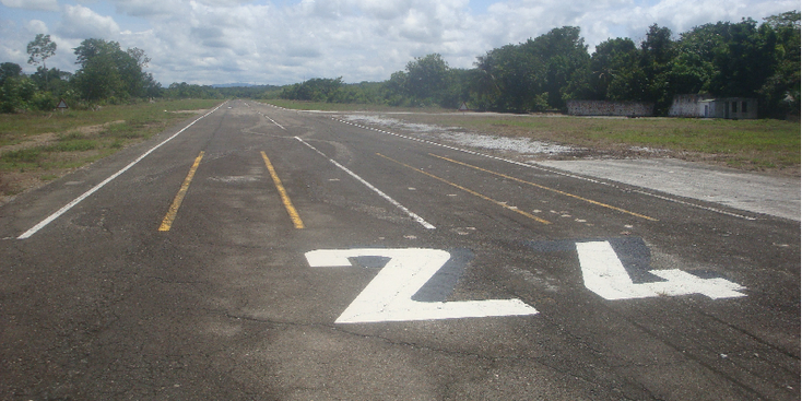 Napoles-Hacienda-Doradal-landingsbaan-Pablo-Escobar-Colombia-poort-vliegtuig-Finca-Landgoed-villa