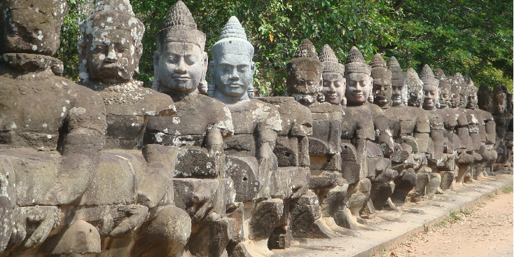 Angkor-Wat-Siem-Raep-Unesco-tempel-brug-Khmer-rijk-Cambodja-beelden-hoofden