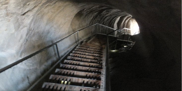 Uplistsikhe-nooduitgang-tunnel-trap-Georgië-grotten