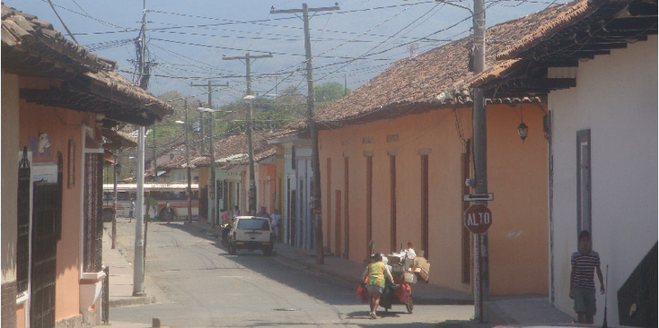 Granada-Nicaragua-oude-huizen-gekleurd-straatleven