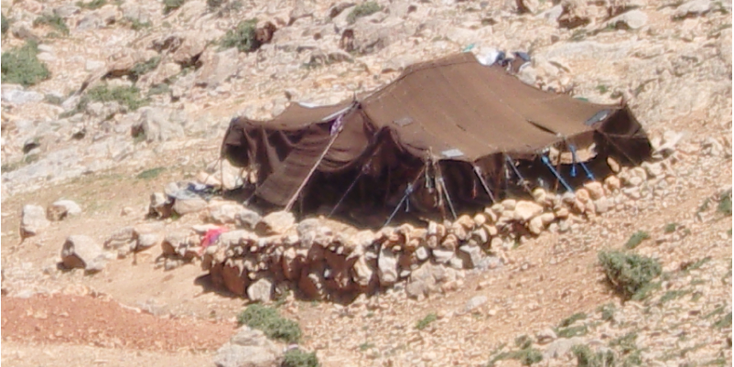 Berber-tent-Todra-valley-vallei-Marokko