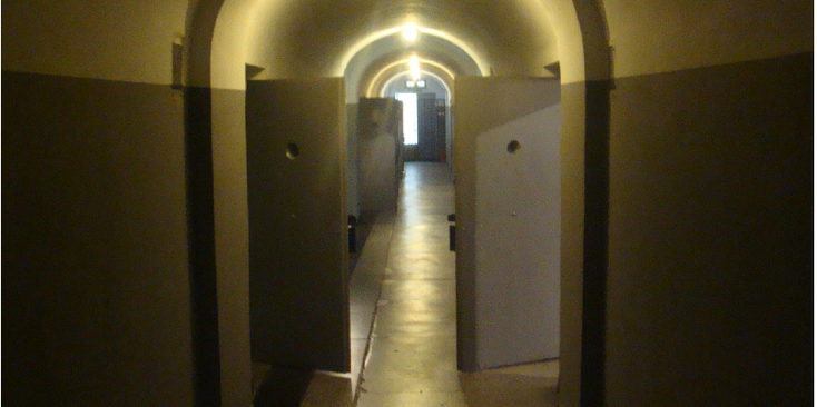Pawiak-gevangenis-WW2-martelen-deuren-cellen-Warchau-Polen