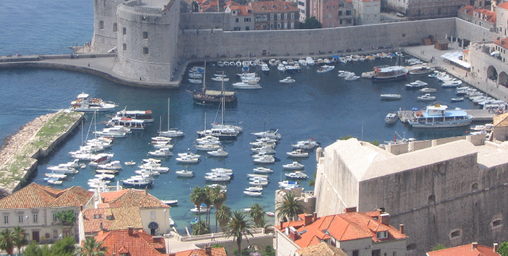 Dubrovnik-haven-stadsmuren-boten-Kroatië
