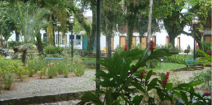 Paraty-Brazil-Colonial-Garden-Parc