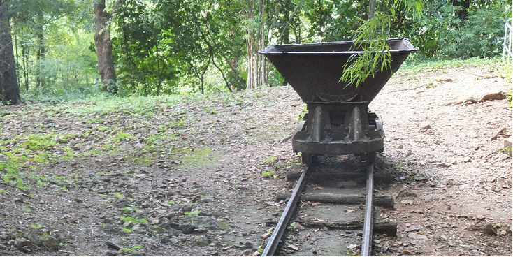 Hellfire-Pass-spoor-track-Birma-Spoorlijn-dwangarbeid-kar-Thailand