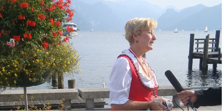 Gmunden-meer-lokale-vrouw-Oostenrijk