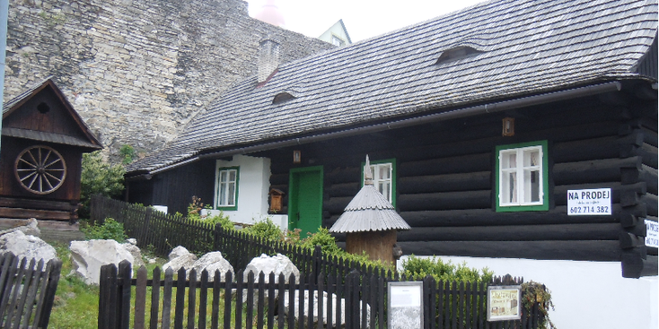 Stramberk-Tsjechië-dorp-houten-huizen
